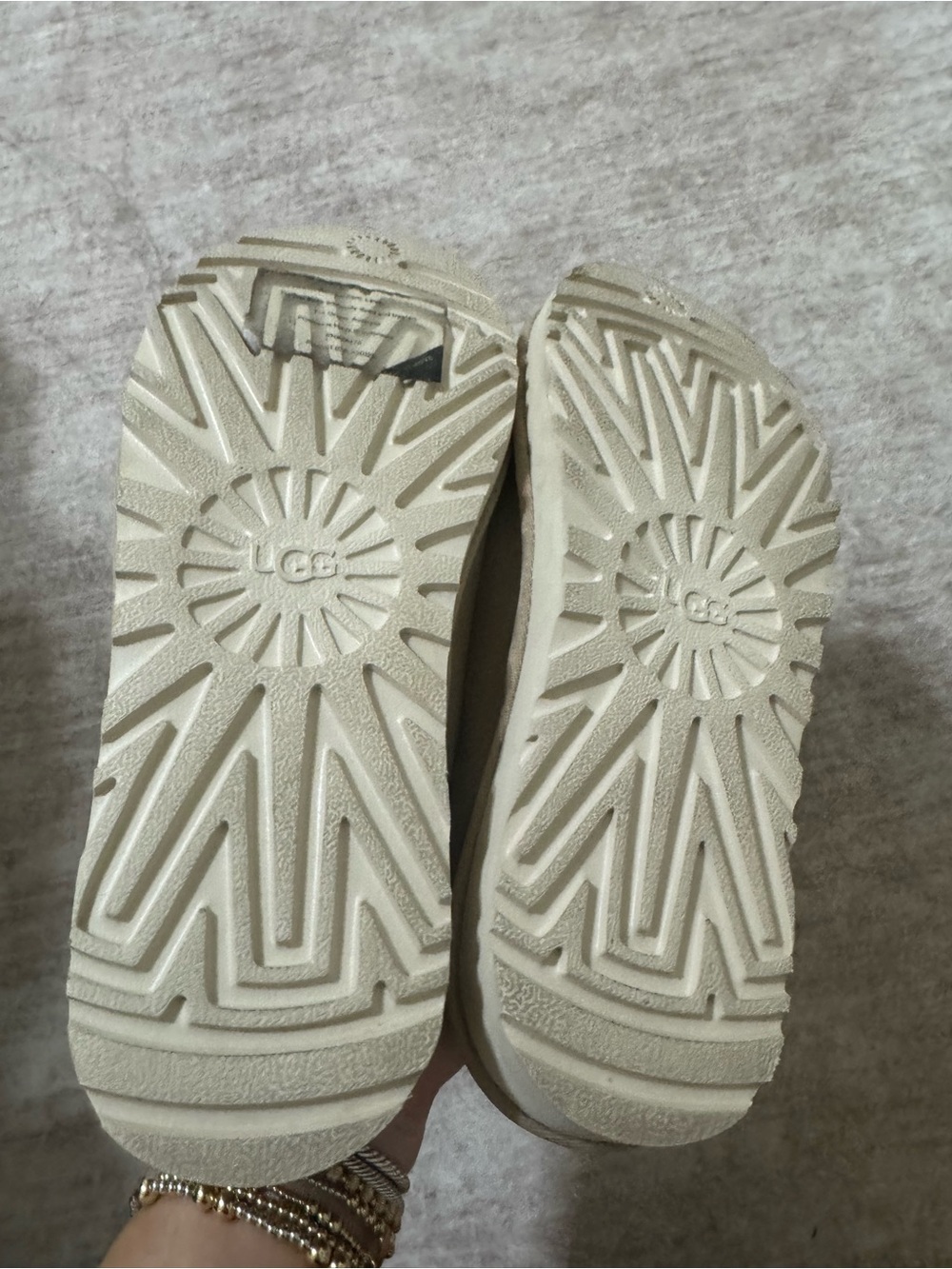 Ugg Tasman slippers women’s size 6 - Picture 4 of 5